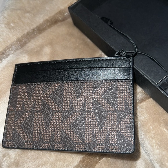 Michael Kors Men Card Case & Keychain Gift Set - Picture 6 of 7